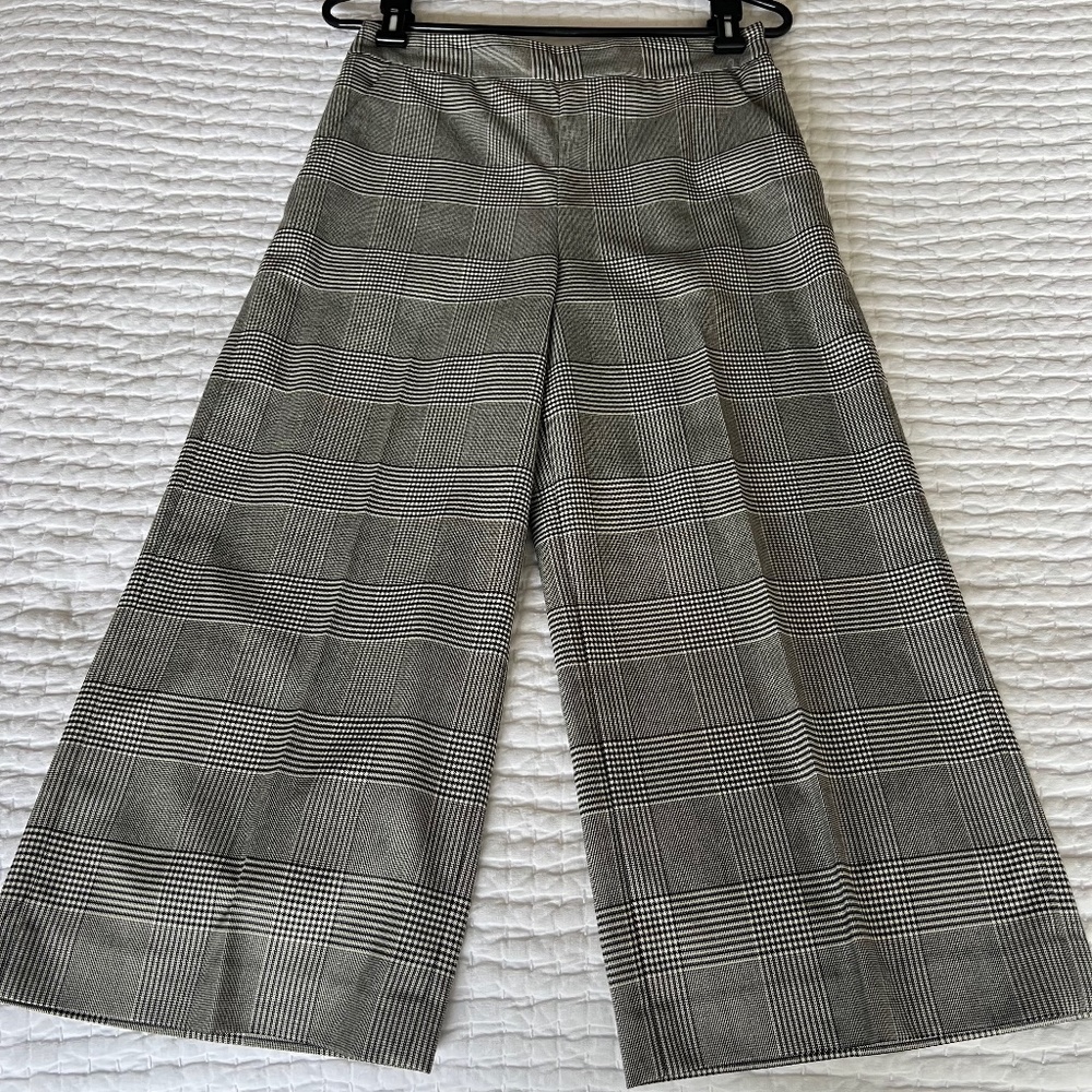 1.State Women’s plaid, wide leg, cropped pant, black and white, size small